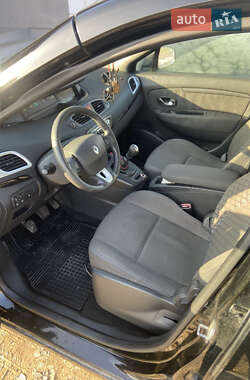 Минивэн Renault Scenic 2010 в 