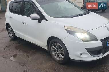 Минивэн Renault Scenic 2011 в 