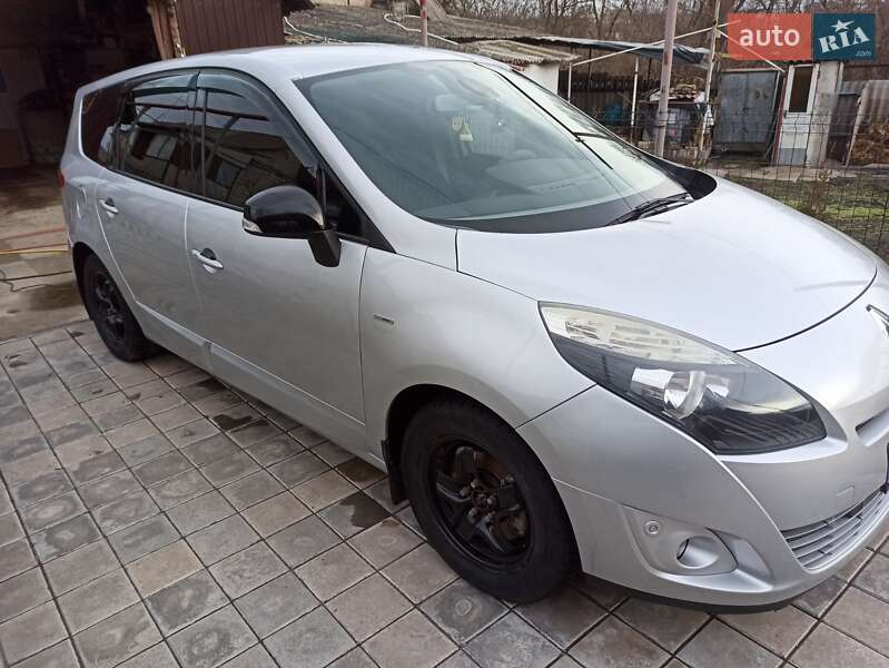 Минивэн Renault Scenic 2011 в Мироновке