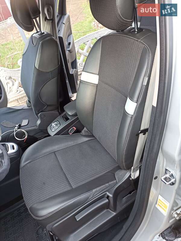 Минивэн Renault Scenic 2011 в Мироновке