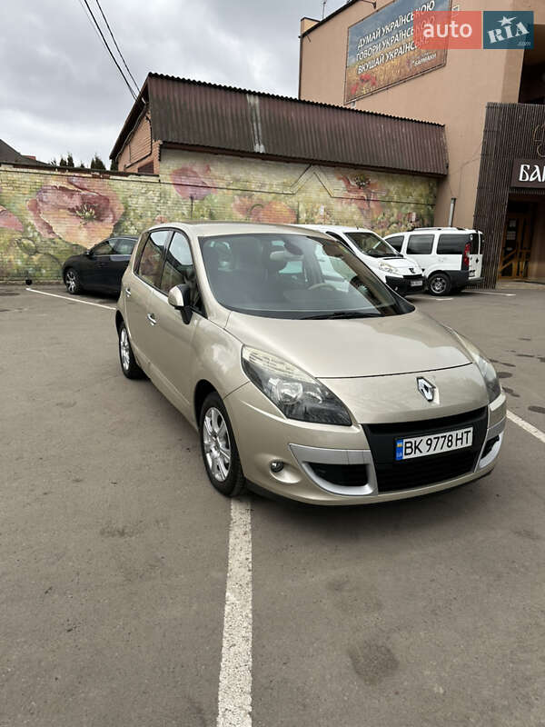 Минивэн Renault Scenic 2010 в Ровно