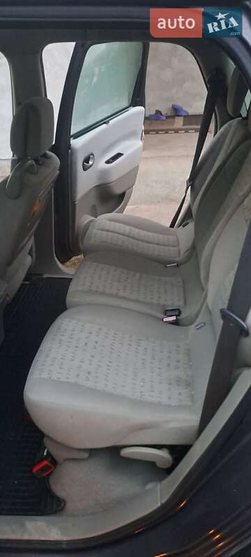 Минивэн Renault Scenic 2004 в Толстом