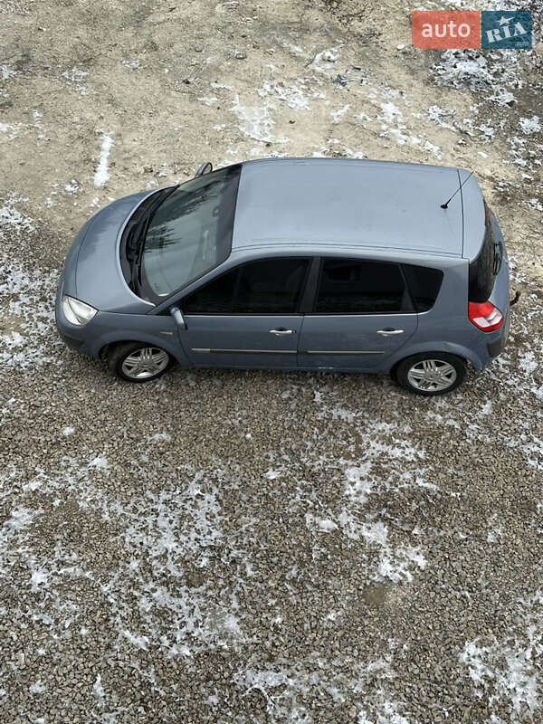Минивэн Renault Scenic 2004 в 