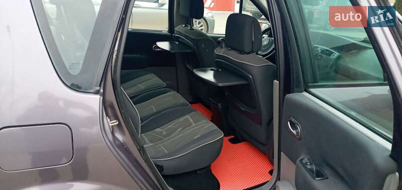 Минивэн Renault Scenic 2004 в Черновцах