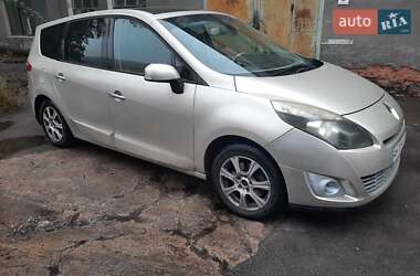 Минивэн Renault Scenic 2009 в 