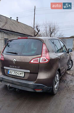 Минивэн Renault Scenic 2010 в 