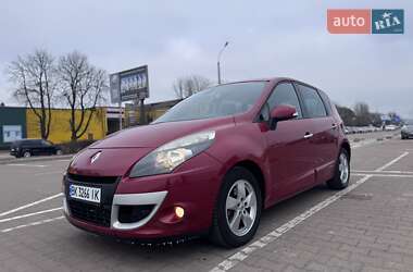 Минивэн Renault Scenic 2010 в 