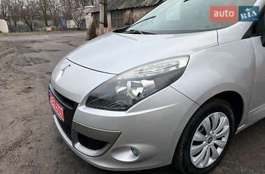 Минивэн Renault Scenic 2011 в Хороле