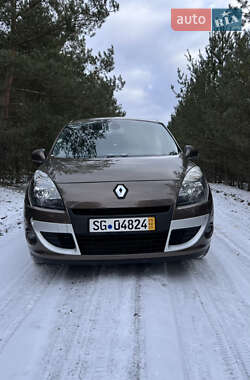 Минивэн Renault Scenic 2010 в Остроге