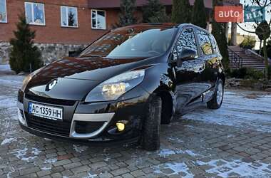 Минивэн Renault Scenic 2011 в 