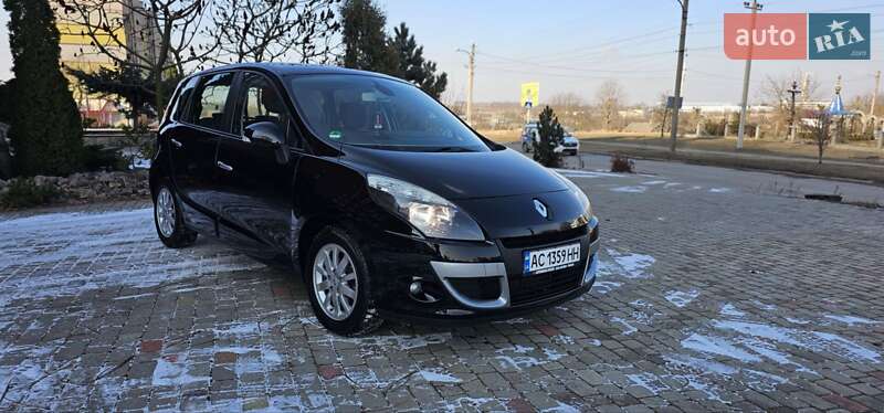 Минивэн Renault Scenic 2011 в 