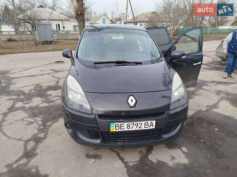 Минивэн Renault Scenic 2011 в Глобине