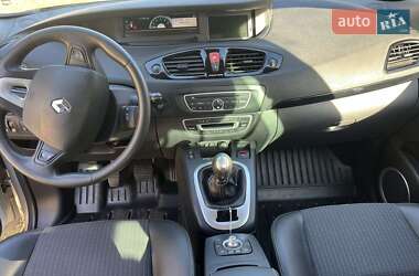 Минивэн Renault Scenic 2011 в 