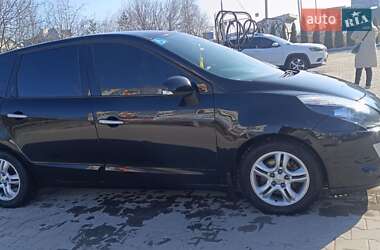 Минивэн Renault Scenic 2011 в 