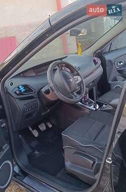Минивэн Renault Scenic 2011 в 