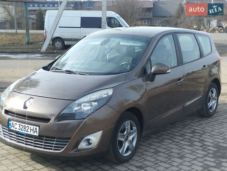 Минивэн Renault Scenic 2011 в 