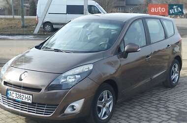Минивэн Renault Scenic 2011 в 
