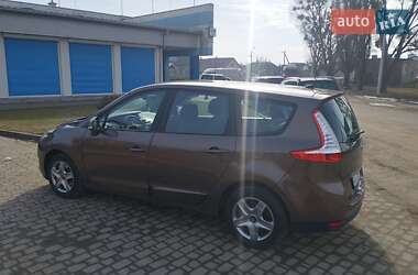 Минивэн Renault Scenic 2011 в 