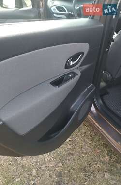 Минивэн Renault Scenic 2011 в 