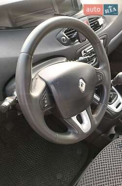 Минивэн Renault Scenic 2011 в 