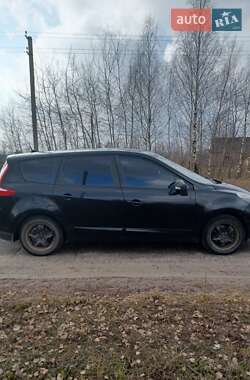 Минивэн Renault Scenic 2011 в 