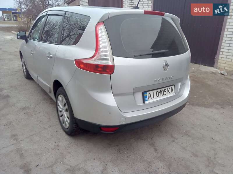 Минивэн Renault Scenic 2014 в Ракитном