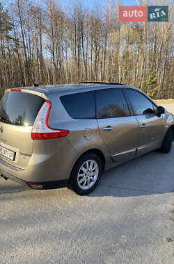 Минивэн Renault Scenic 2010 в 
