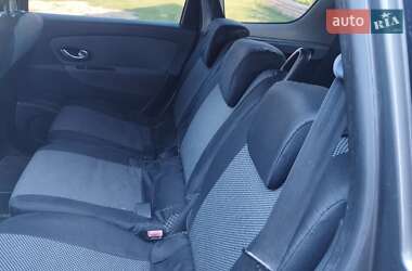 Минивэн Renault Scenic 2011 в 