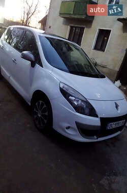 Минивэн Renault Scenic 2011 в 