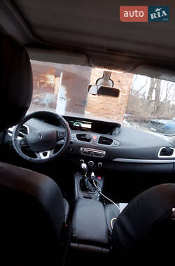 Минивэн Renault Scenic 2011 в 
