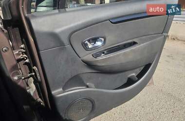 Минивэн Renault Scenic 2012 в 