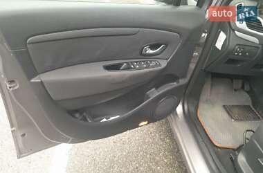 Минивэн Renault Scenic 2010 в 