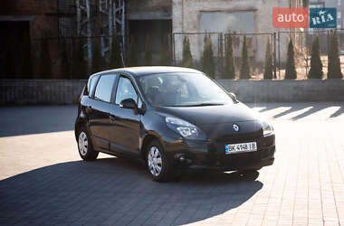 Минивэн Renault Scenic 2010 в 