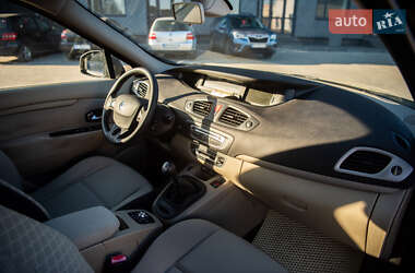 Минивэн Renault Scenic 2010 в 