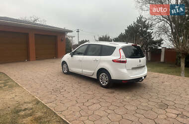 Минивэн Renault Scenic 2015 в 