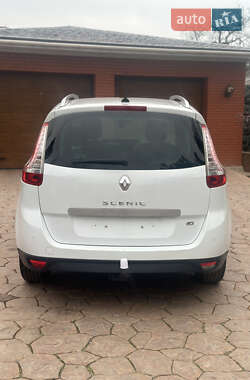 Минивэн Renault Scenic 2015 в 