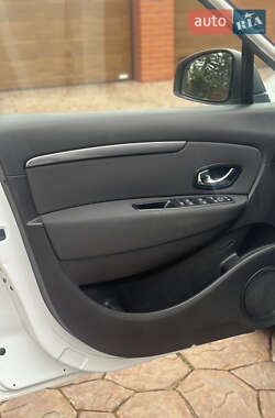 Минивэн Renault Scenic 2015 в 