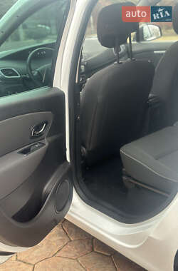 Минивэн Renault Scenic 2015 в 