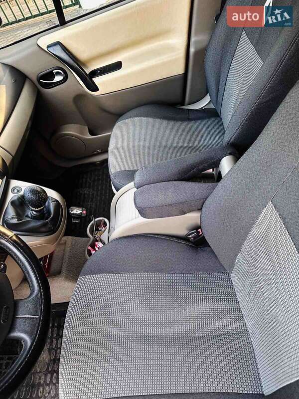 Минивэн Renault Scenic 2006 в Киеве