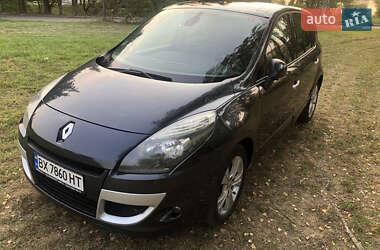 Минивэн Renault Scenic 2011 в 