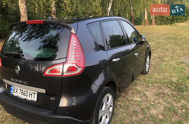 Минивэн Renault Scenic 2011 в 