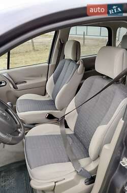 Минивэн Renault Scenic 2004 в 