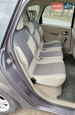 Минивэн Renault Scenic 2004 в 