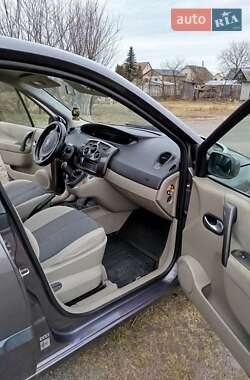 Минивэн Renault Scenic 2004 в 