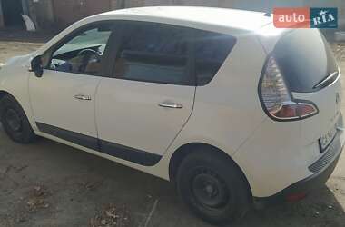 Минивэн Renault Scenic 2013 в 