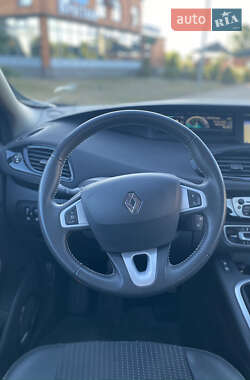 Минивэн Renault Scenic 2012 в 
