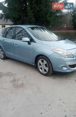 Минивэн Renault Scenic 2010 в 