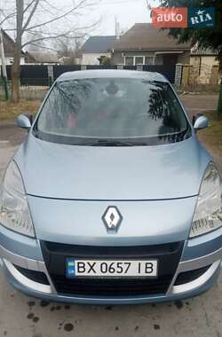 Минивэн Renault Scenic 2010 в 