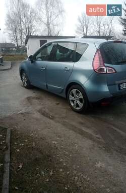 Минивэн Renault Scenic 2010 в 