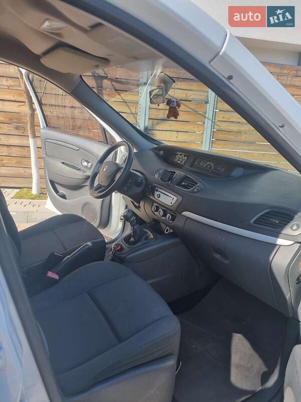 Мінівен Renault Scenic 2012 в Софіївській Борщагівці